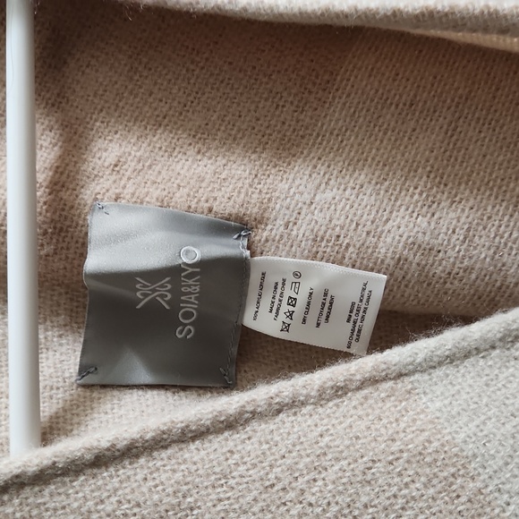 BNWOT shawl wrap - Picture 2 of 4